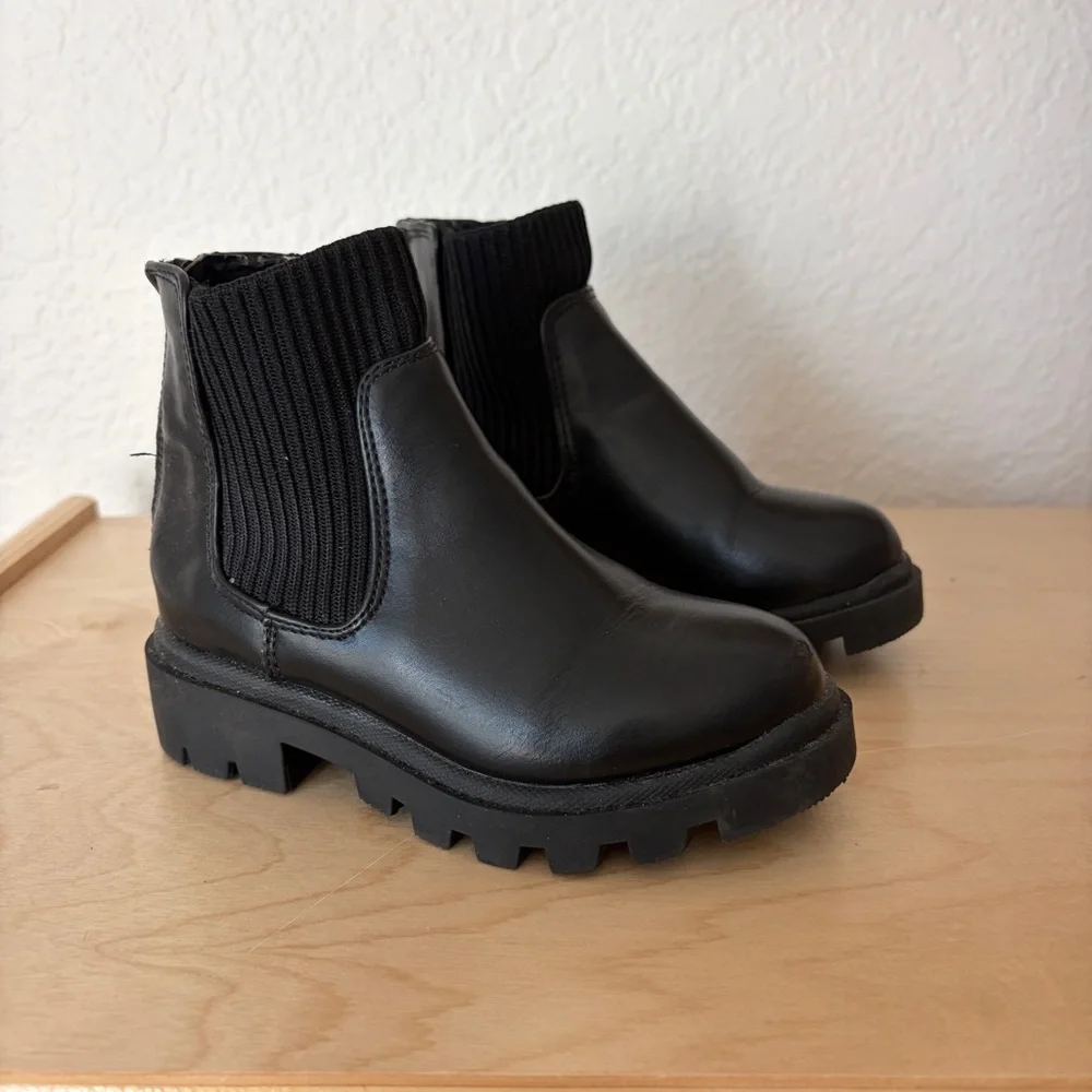 Steve Madden Black Faux Leather Chelsea Boots